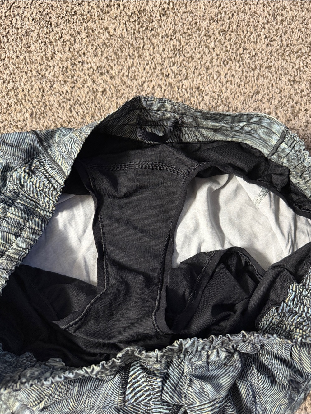 Lululemon Hotty Hot Shorts 4” - Picture 4 of 6